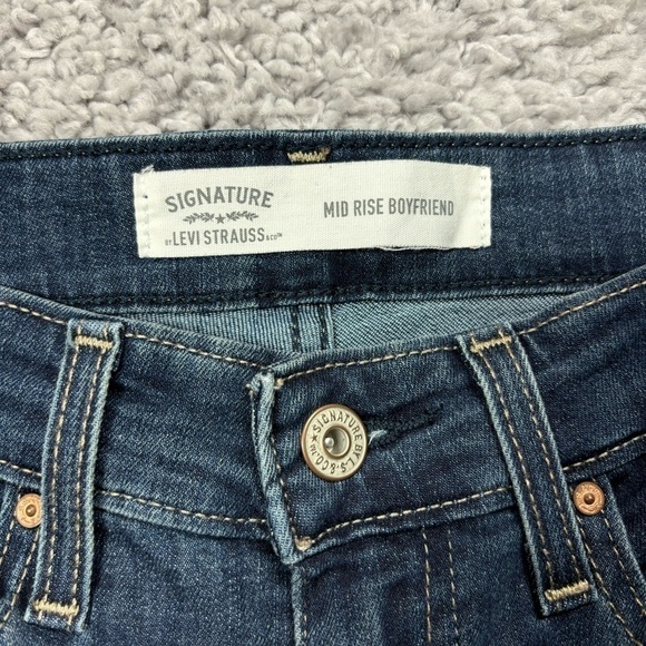 Levi's Jeans Womens 2 Mid Rise Boyfriend Dark Wash Cuffed Classic Casual Denim - Picture 2 of 3